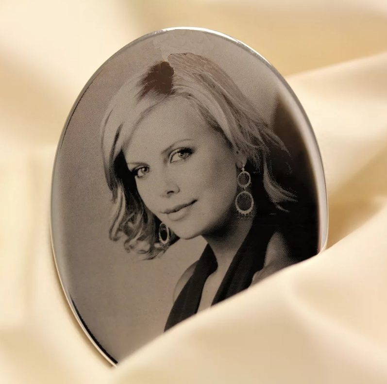 Всё и даже больше про медальон на памятник